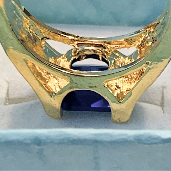 💙🆕 Plated Gold Ring with Blue Gemstone - Picture 6 of 9
